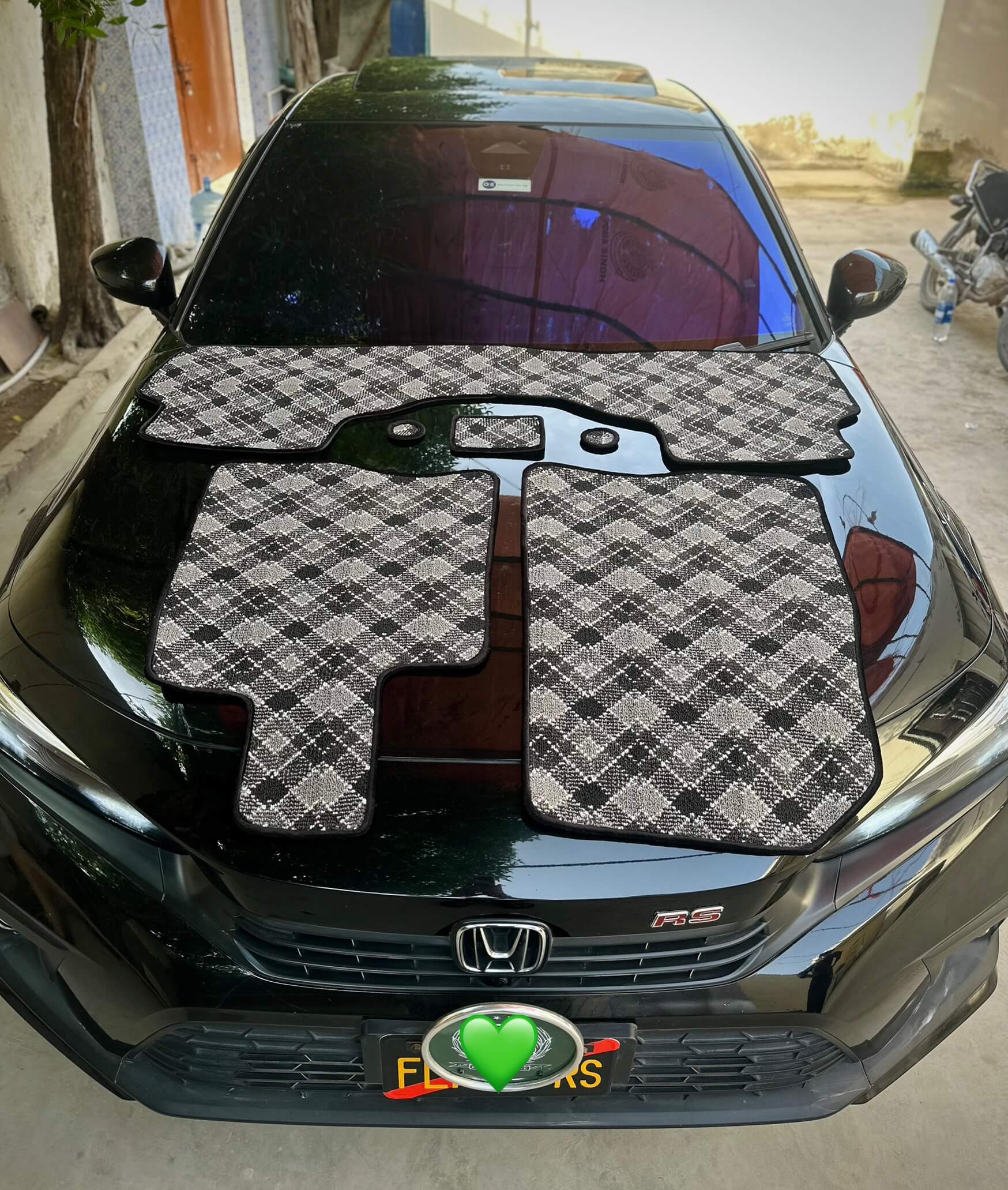 Carbon Aura – Premium Kashmiri Rug Car Mats