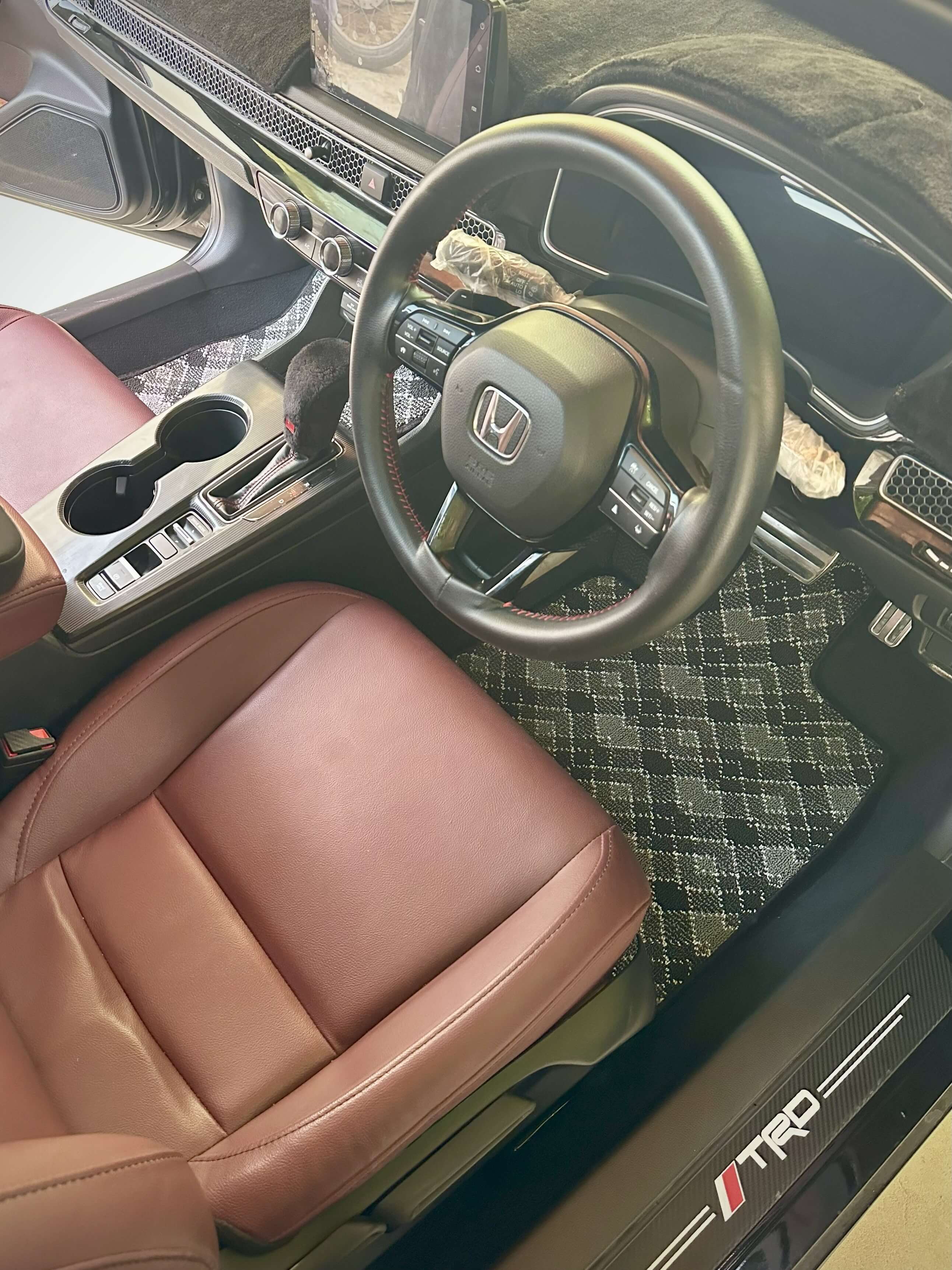 Carbon Aura – Premium Kashmiri Rug Car Mats